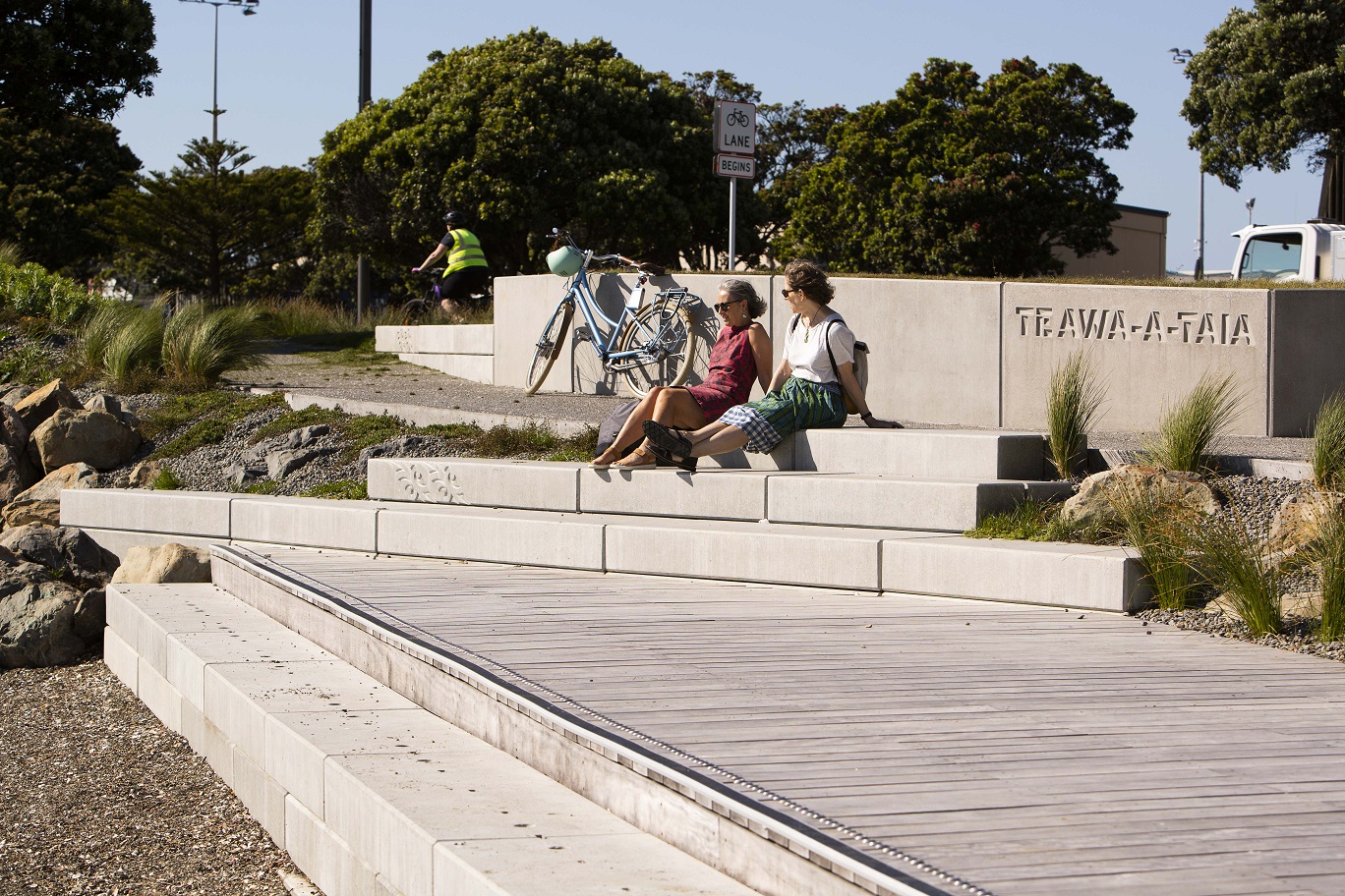 J009199 1193 Evans Bay marina beach 2